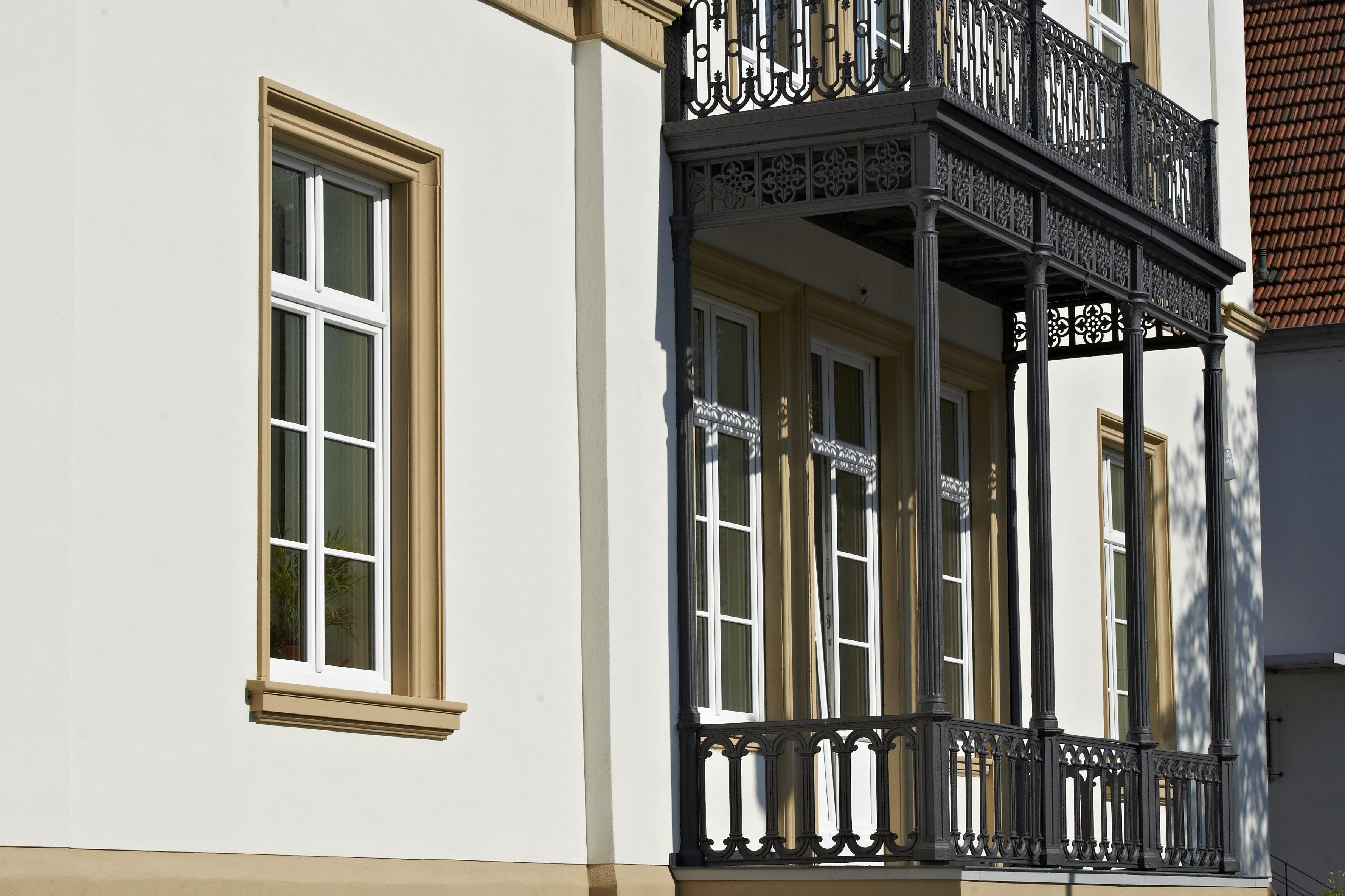 Saniertes-Baudenkmal-Deceuninck-Fenster-min.jpg